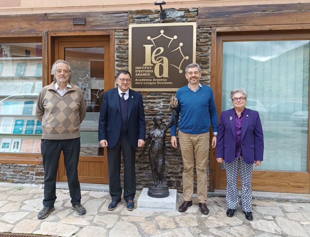 Andreu Vàzquez, director der IEI, visite era Acadèmia